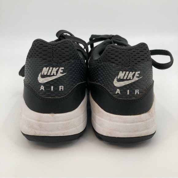Nike Black/White Breathable Comfort Sneakers | Men\'s Athletic Shoes main image 5